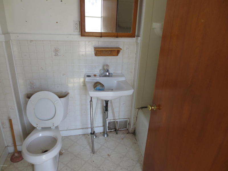 18019555 616 Cypress Street Manistee, Michigan 49660 Ringel Real