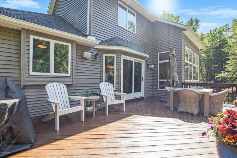 19031461 1920 Blossom Trail Manistee, MI 49660 Ringel Real Estate